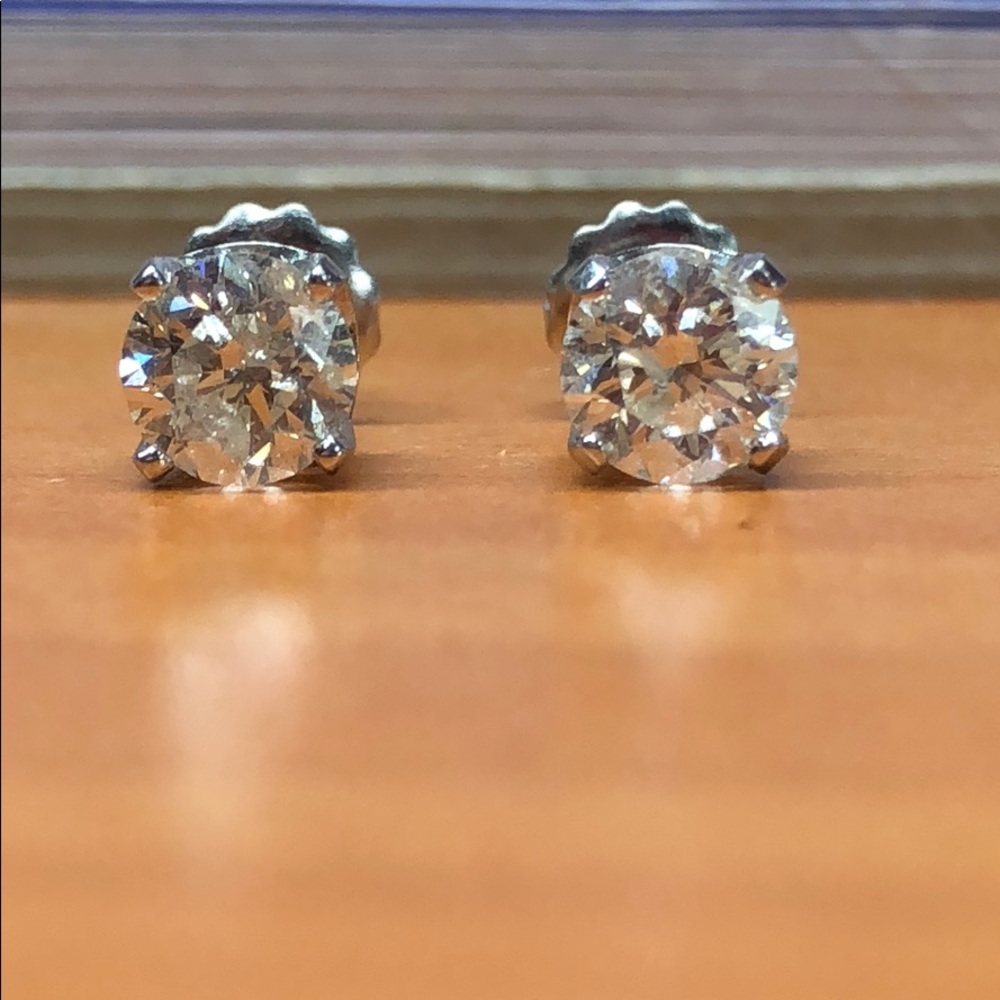 14kt White Diamond Studs Earrings